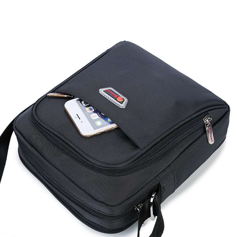 Binnenkant van de herentas met ruimte voor essentials