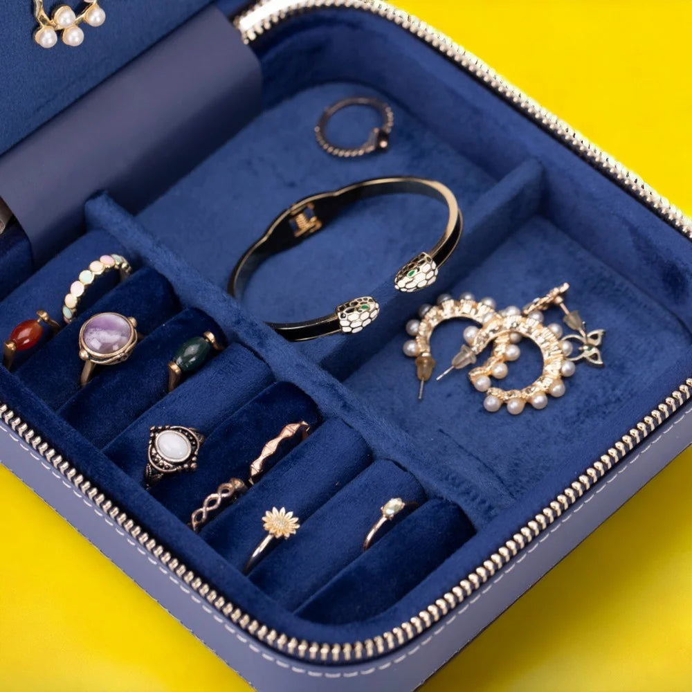 Amanda Lederen Sieradendoos, Medium