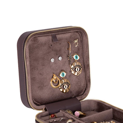 Amanda Lederen Sieradendoos, Medium