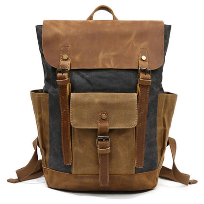 Achteraanzicht van vintage rugzak van leerlook
