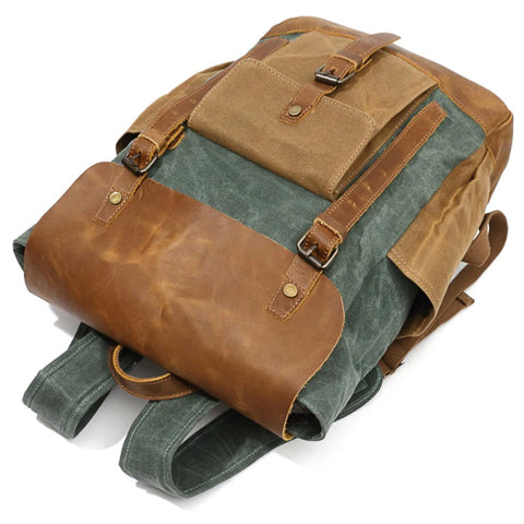 Detail van het materiaal van de vintage rugzak in leerlook