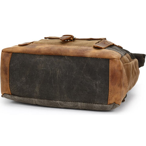 Vintage rugzak gedragen als praktische tas voor onderweg