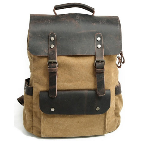 Open vintage rugzak van canvas en leer met zichtbaar hoofdvak