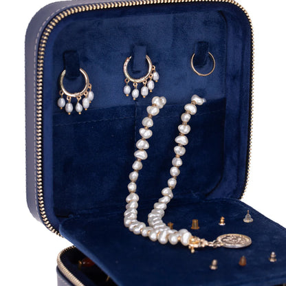 Amanda Lederen Sieradendoos, Medium