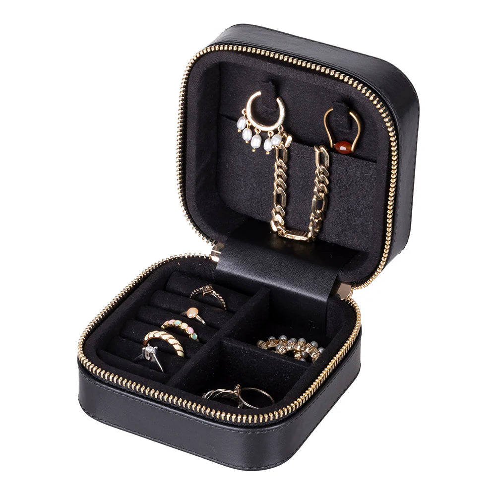 Amanda Lederen Sieradendoos, Medium