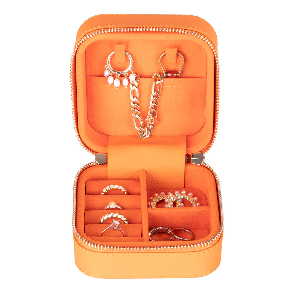 Amanda Lederen Sieradendoos, Medium