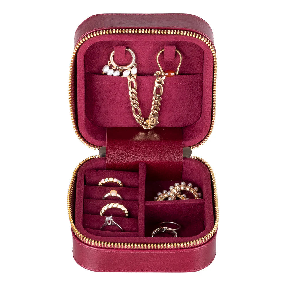 Amanda Lederen Sieradendoos, Medium