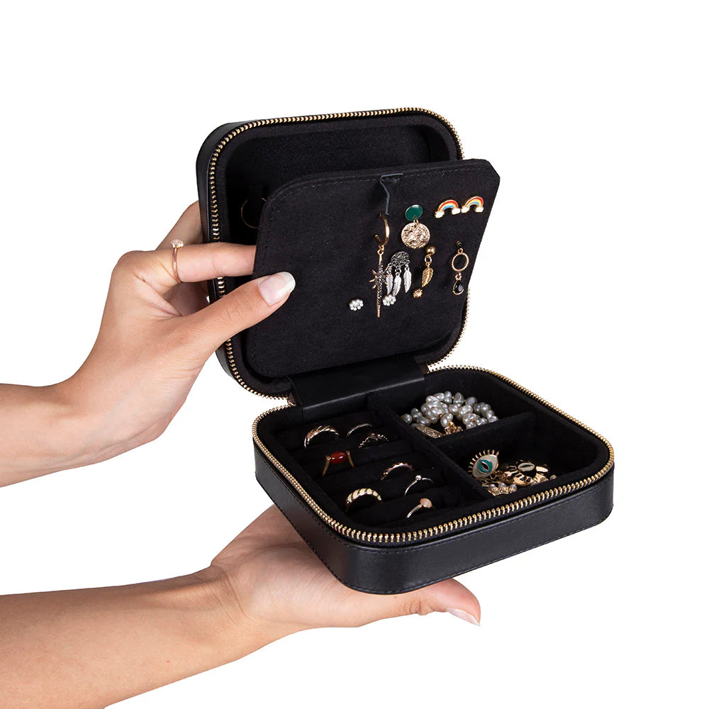 Amanda Lederen Sieradendoos, Medium