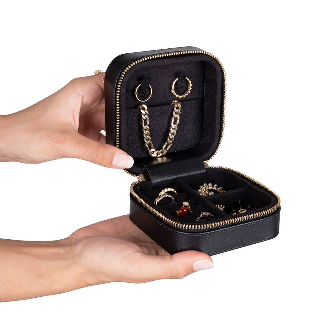 Amanda Lederen Sieradendoos, Medium