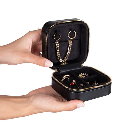 Amanda Lederen Sieradendoos, Medium