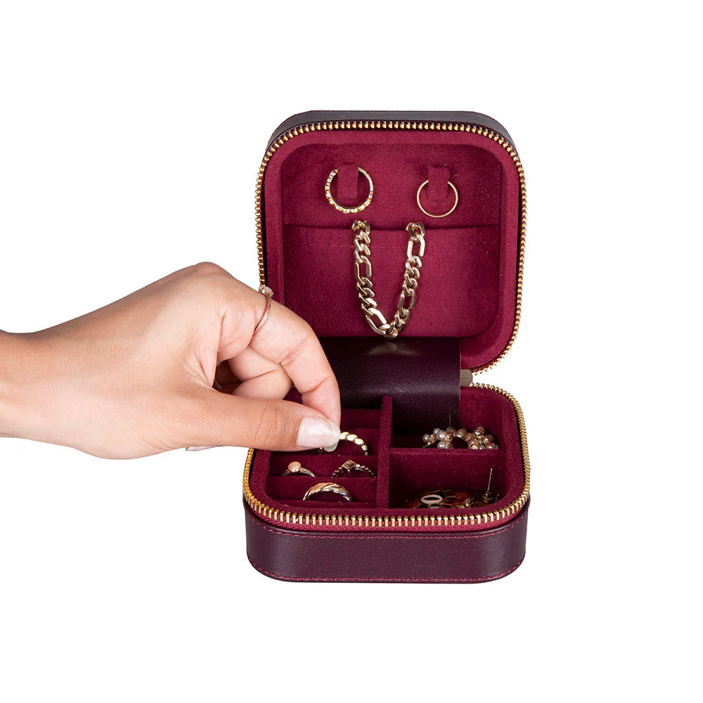 Amanda Lederen Sieradendoos, Medium