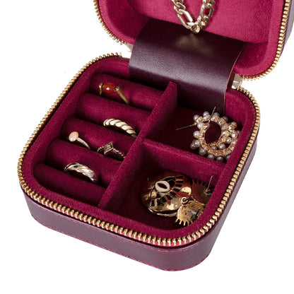 Amanda Lederen Sieradendoos, Medium