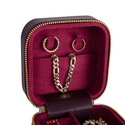 Amanda Lederen Sieradendoos, Medium