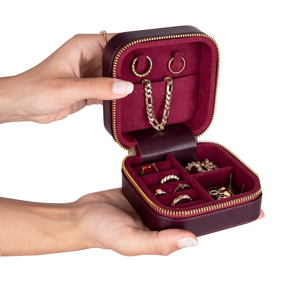 Amanda Lederen Sieradendoos, Medium