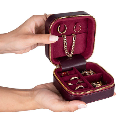 Amanda Lederen Sieradendoos, Medium