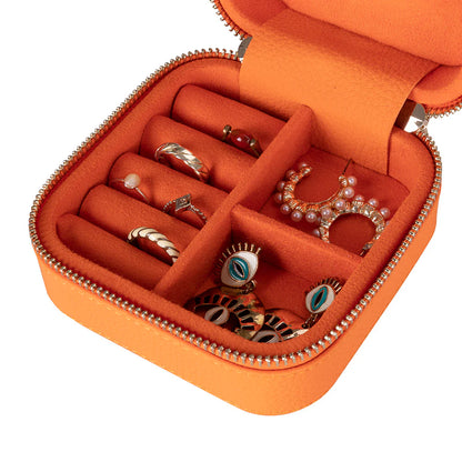 Amanda Lederen Sieradendoos, Medium