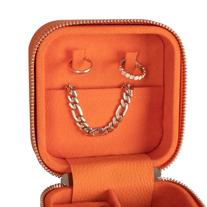 Amanda Lederen Sieradendoos, Medium