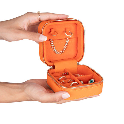 Amanda Lederen Sieradendoos, Medium