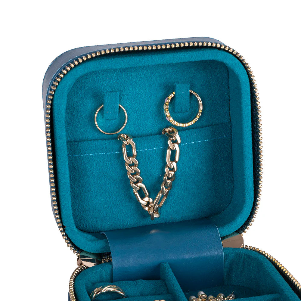 Amanda Lederen Sieradendoos, Medium