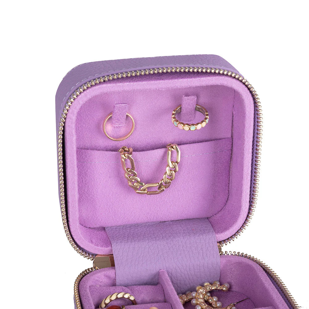 Amanda Lederen Sieradendoos, Medium