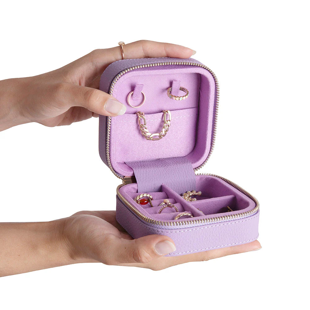 Amanda Lederen Sieradendoos, Medium