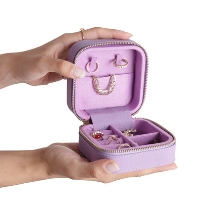 Amanda Lederen Sieradendoos, Medium