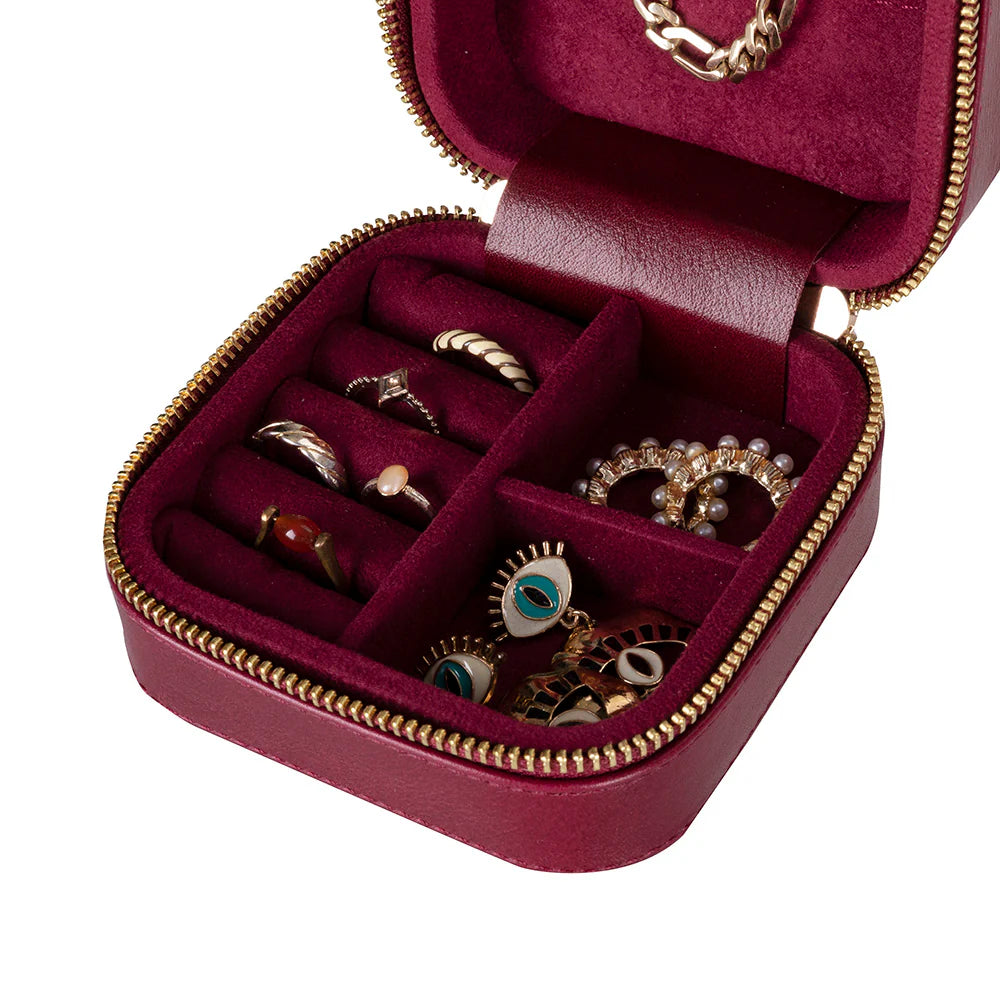 Amanda Lederen Sieradendoos, Medium