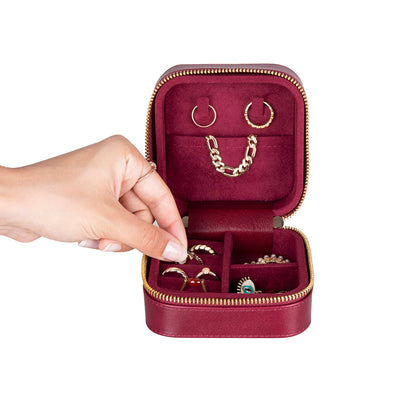 Amanda Lederen Sieradendoos, Medium