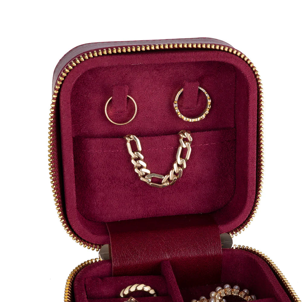 Amanda Lederen Sieradendoos, Medium