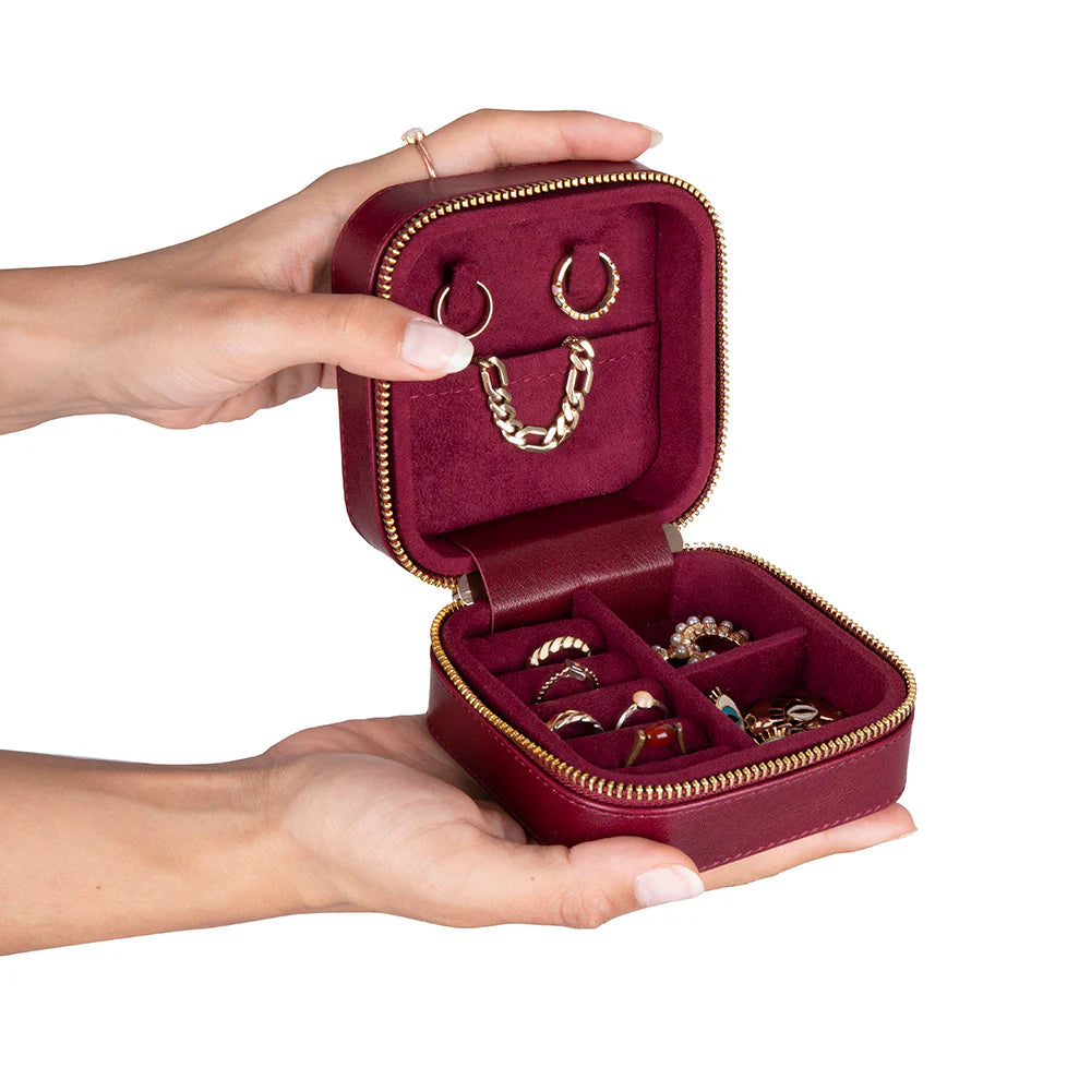 Amanda Lederen Sieradendoos, Medium