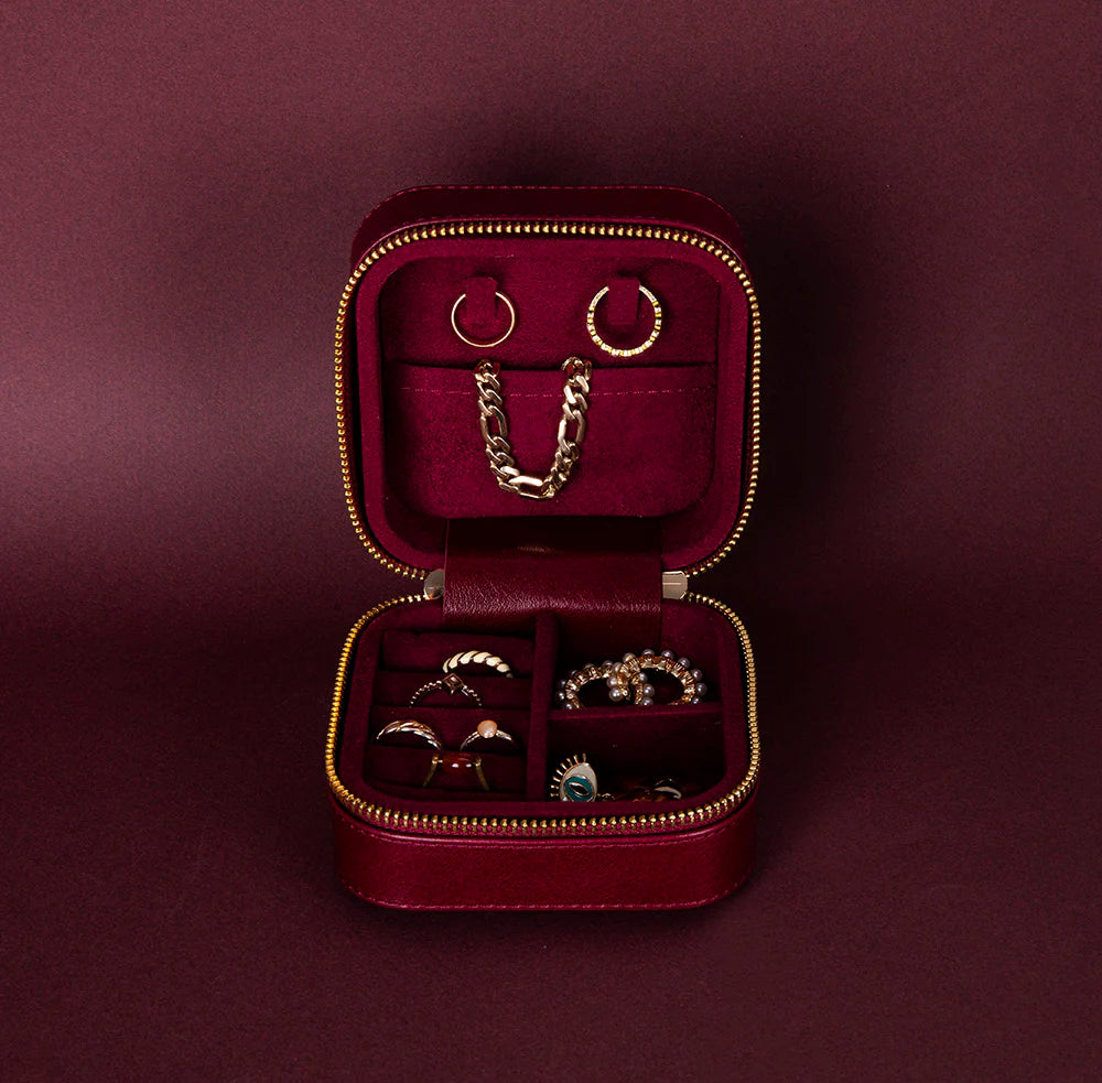 Amanda Lederen Sieradendoos, Medium