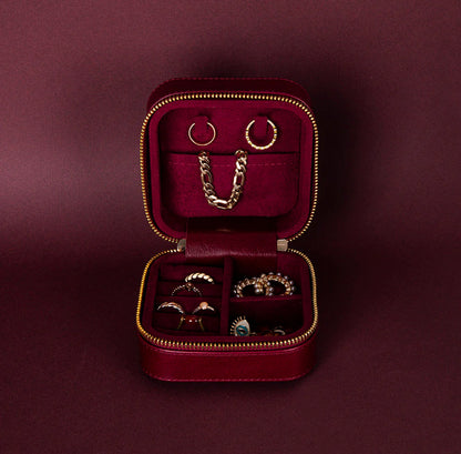 Amanda Lederen Sieradendoos, Medium