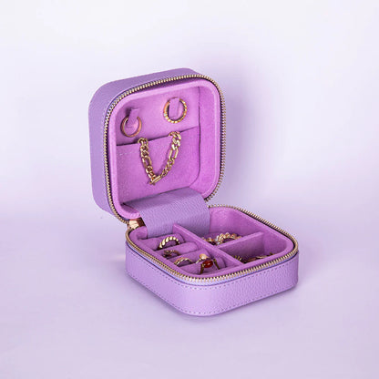 Amanda Lederen Sieradendoos, Medium