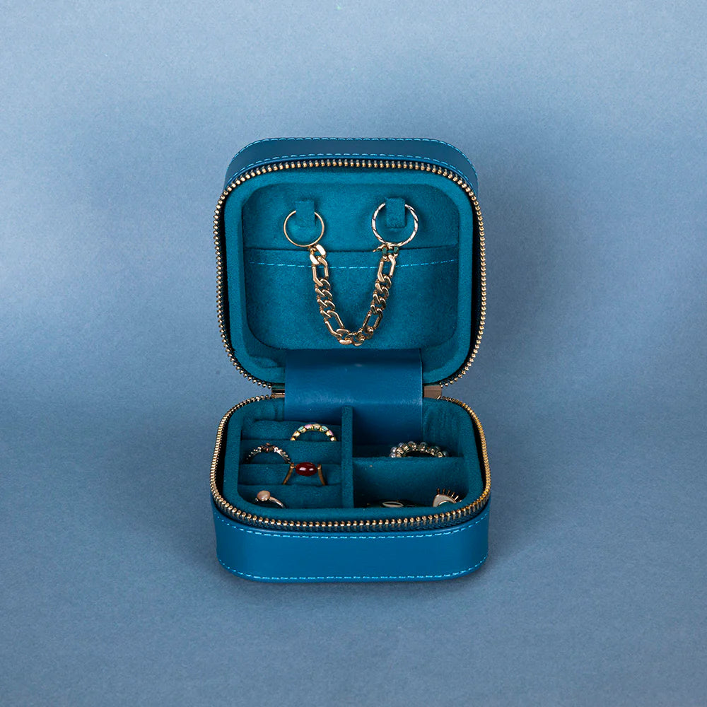 Amanda Lederen Sieradendoos, Medium