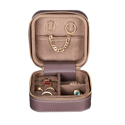 Amanda Lederen Sieradendoos, Medium