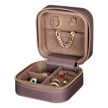 Amanda Lederen Sieradendoos, Medium