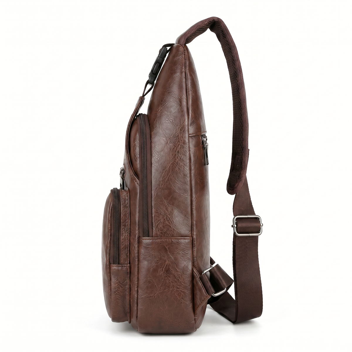 Zijaanzicht van een bruine leren crossbodytas