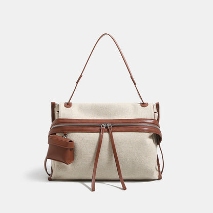 Detailweergave van de leren accenten op de canvas tote bag