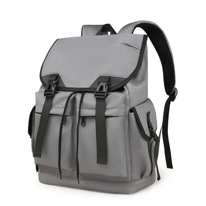 Nylon rugzak van voren met ruim hoofdvak