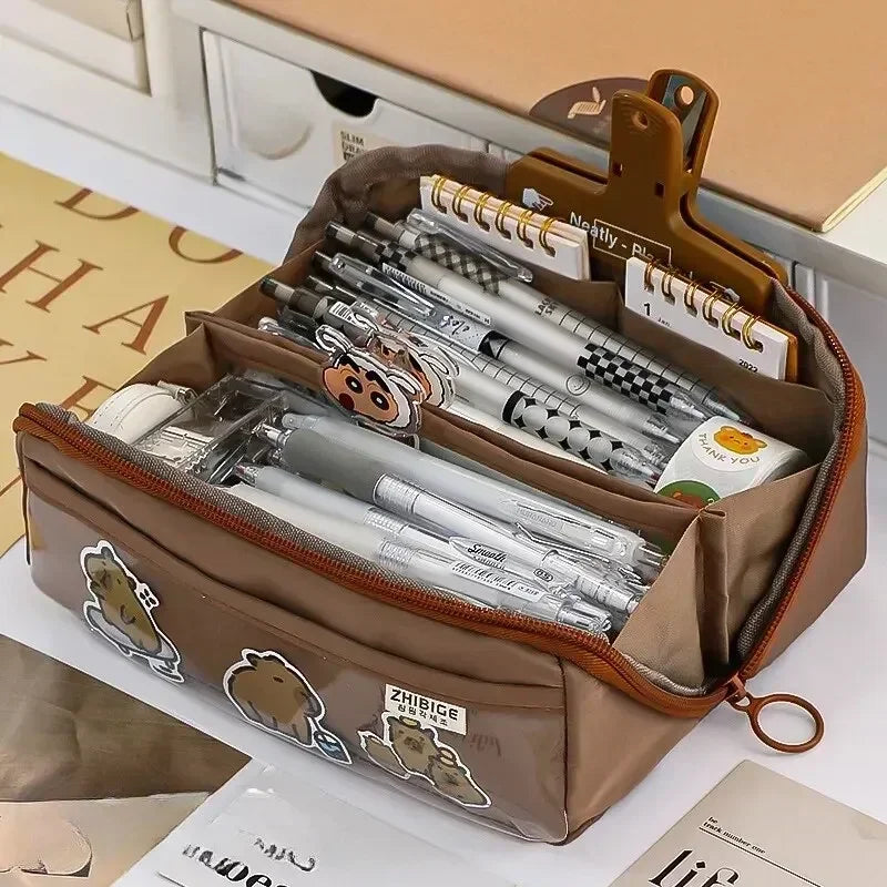 Binnenkant van het etui met overzichtelijke vakken