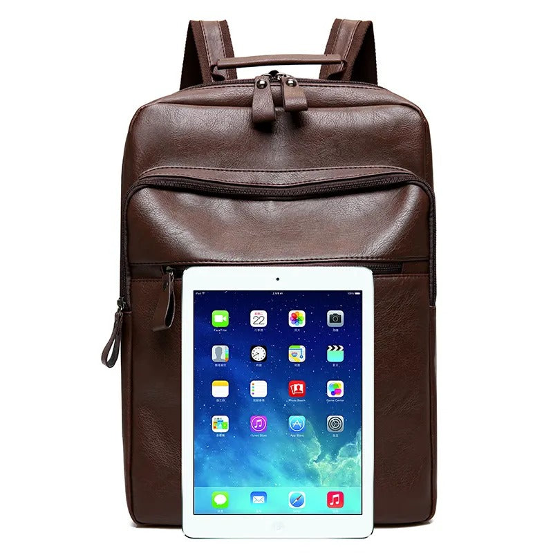 Comfortabele leren laptoprugzak gedragen voor werk en reizen