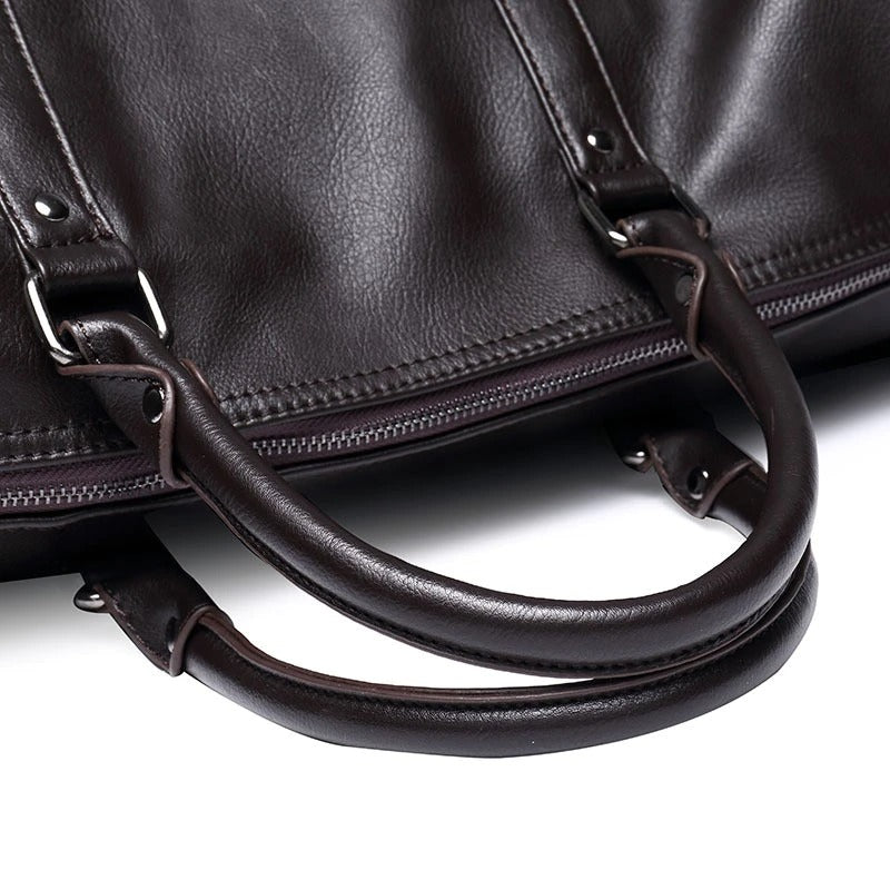 Leren reisbagage met voldoende ruimte voor kleding en accessoires