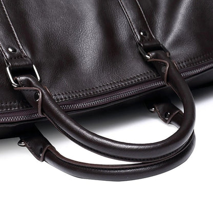 Leren reisbagage met voldoende ruimte voor kleding en accessoires